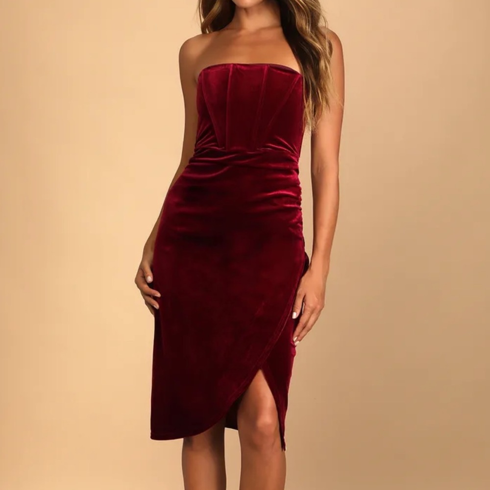 NWT Lulu’s red velvet dress, size small